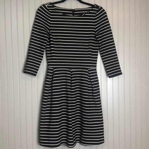 Banana Republic Dresses & Skirts - Banana Republic Fit & Flare Dress with Pockets!